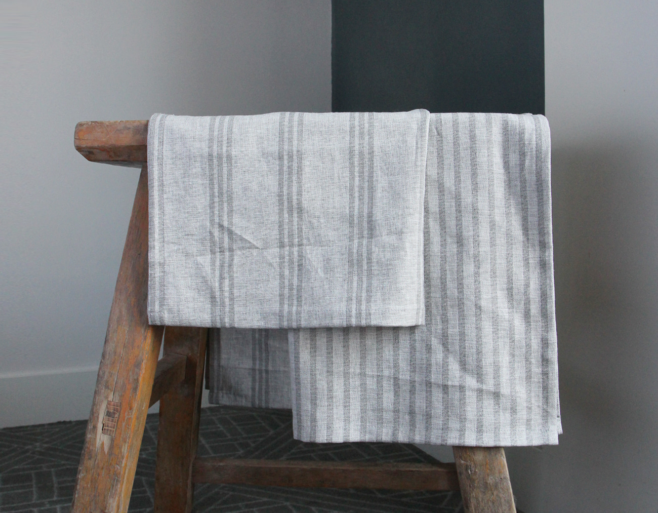 STRIPE PLACEMAT SET _LIGHT GRAY