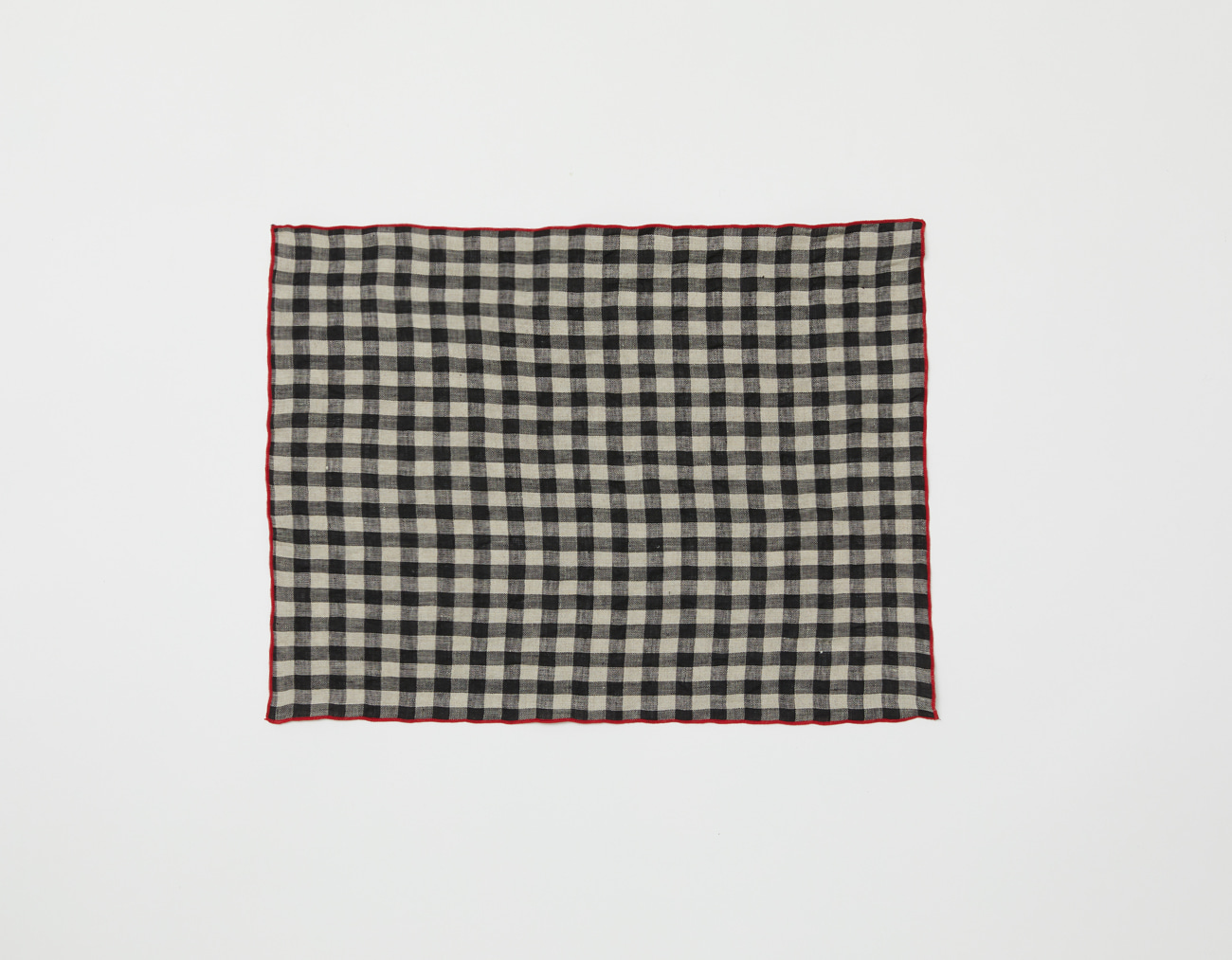 CHECK PLACE MAT - RED OUTLINE